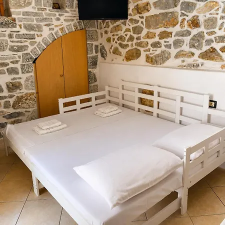 Rigas Stone Tower East Mani 3 * Mína