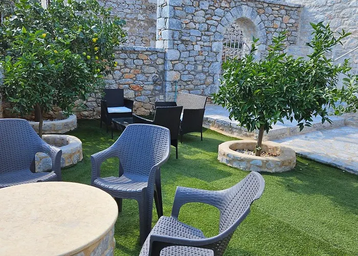 Rigas Stone Tower East Mani 3 شقة Mína