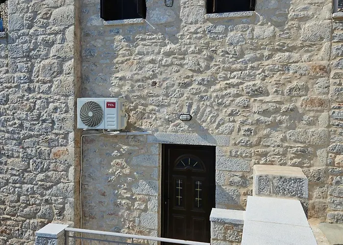 Rigas Stone Tower East Mani 3 شقة *