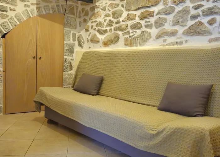 Rigas Stone Tower East Mani 3 شقة